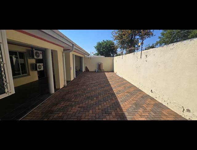402M² OFFICE FOR SALE IN POLOKWANE CENTRAL